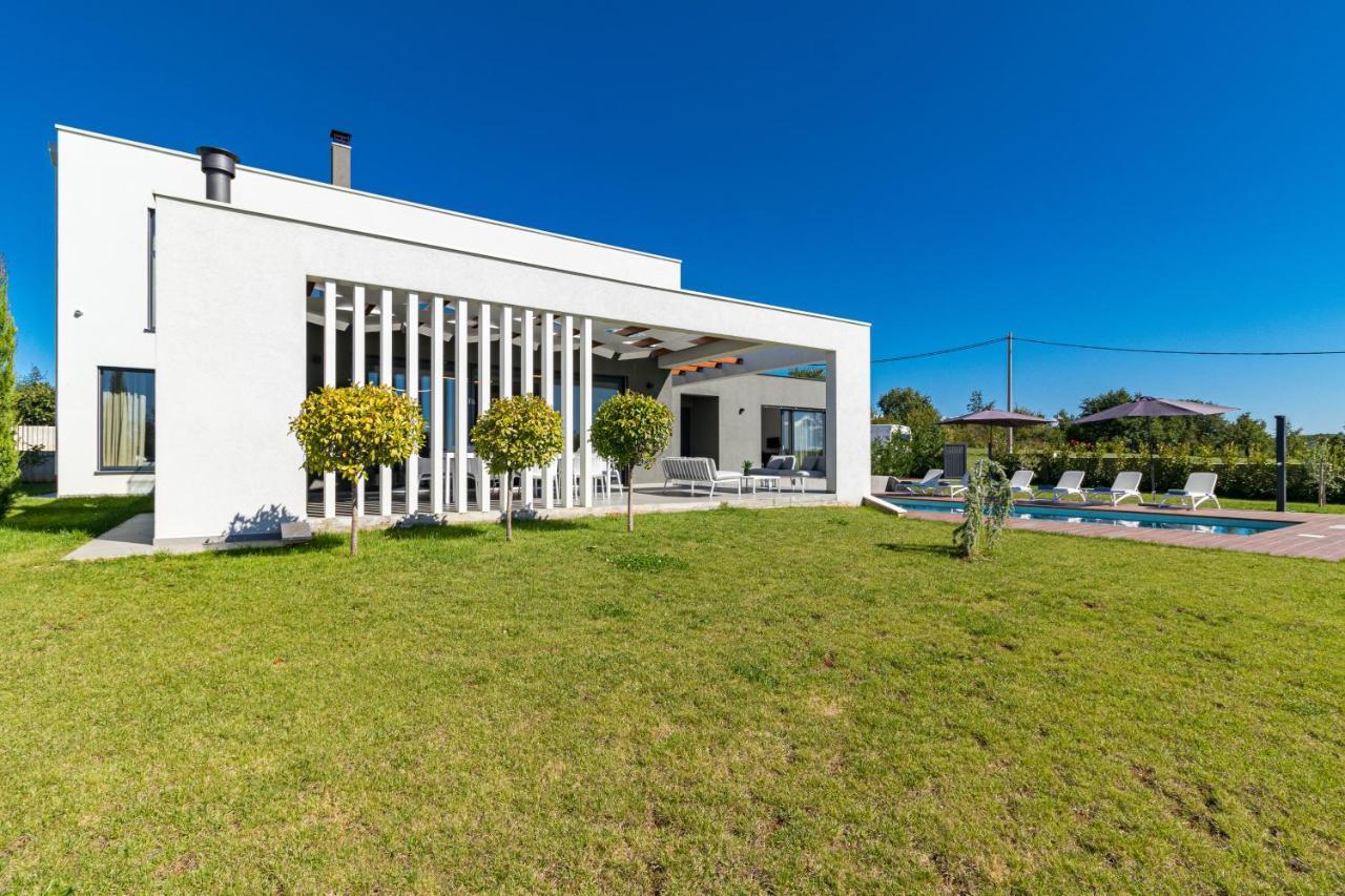 Villa Sabina Višnjan エクステリア 写真